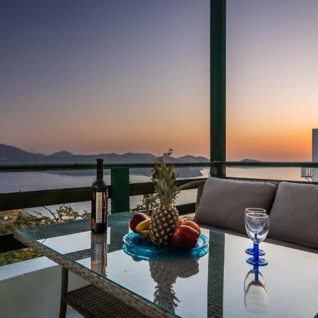 Вілла Melisses Sea View House Plaka  Екстер'єр фото